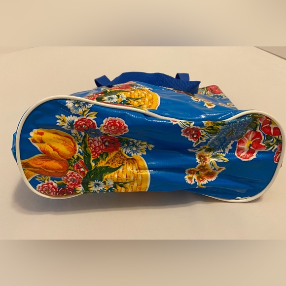 El Interior Colorful Purse from Austin,Texas. Water Resistant, Easy to Clean - Picture 5 of 7